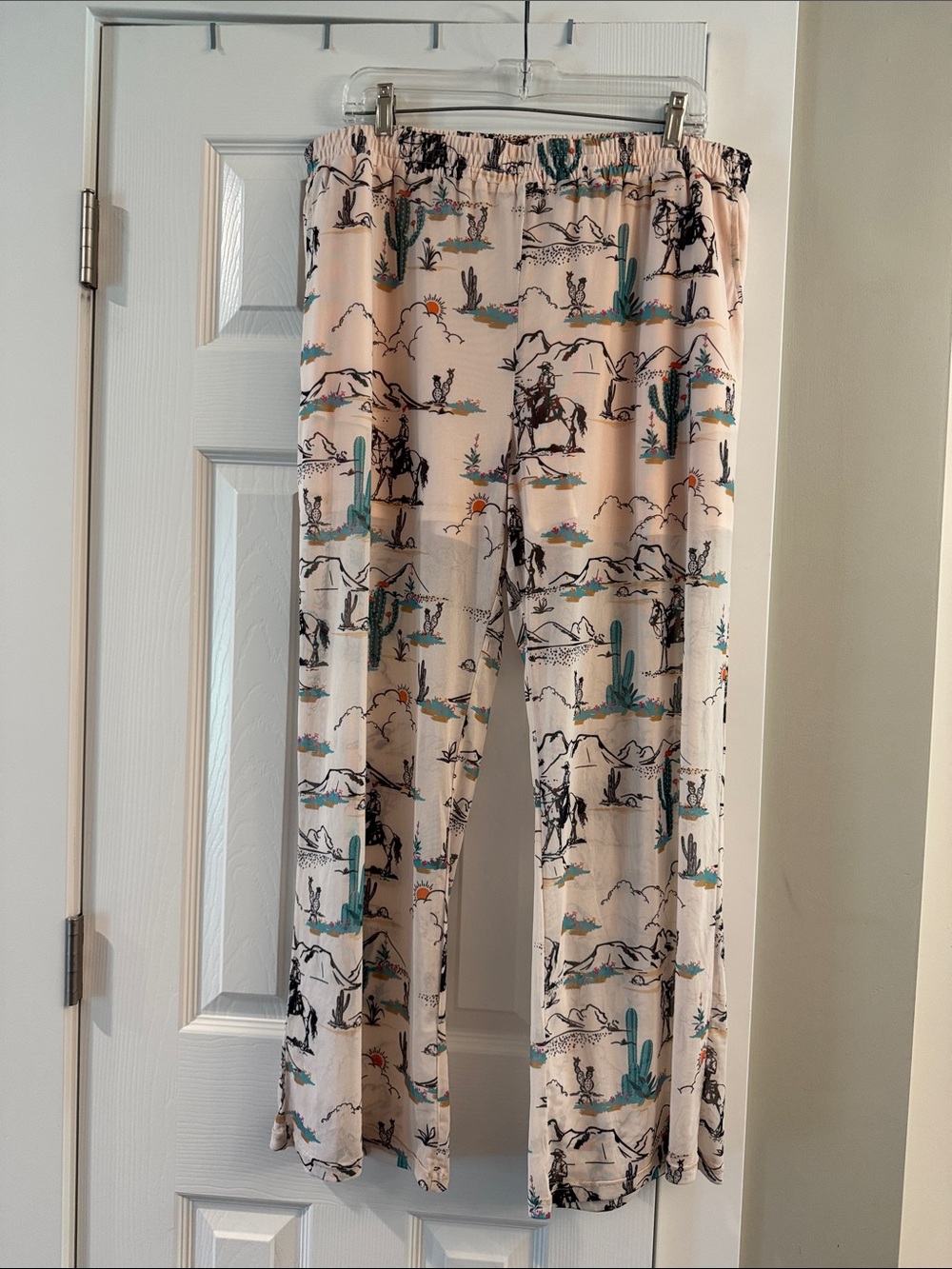 Women's Cream Straight-Leg Desert Print Pants NWT